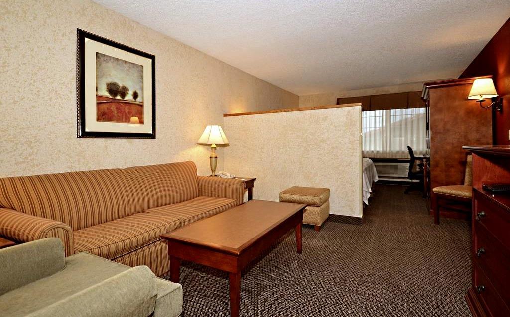 Best Western Plus Rama Inn Redmond Esterno foto