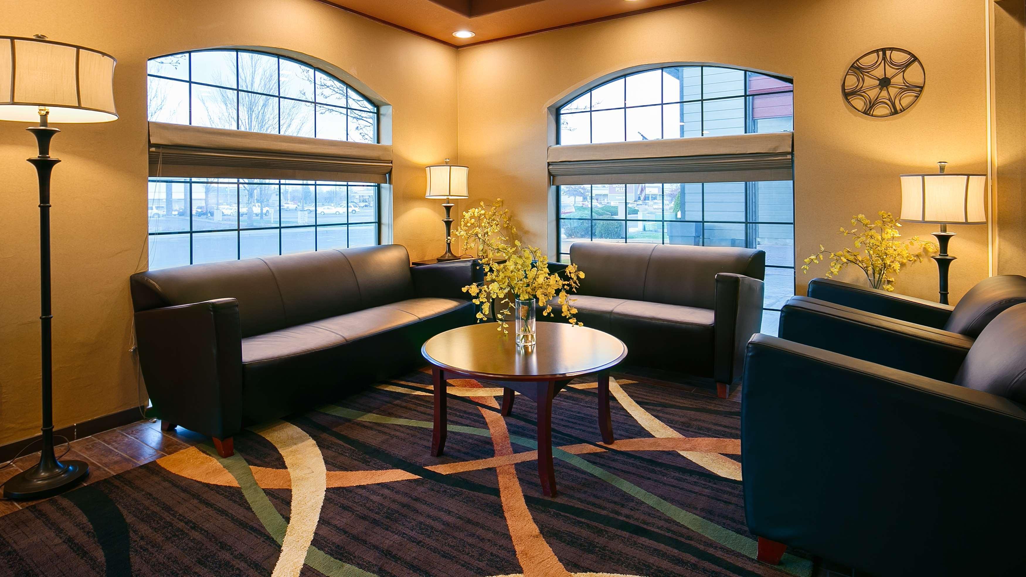 Best Western Plus Rama Inn Redmond Esterno foto