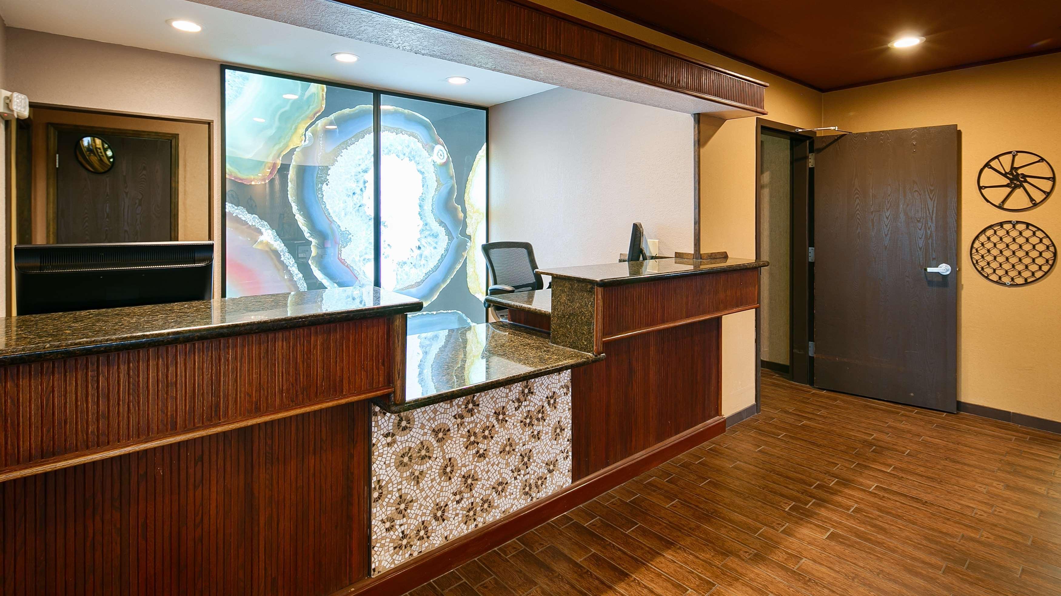 Best Western Plus Rama Inn Redmond Esterno foto
