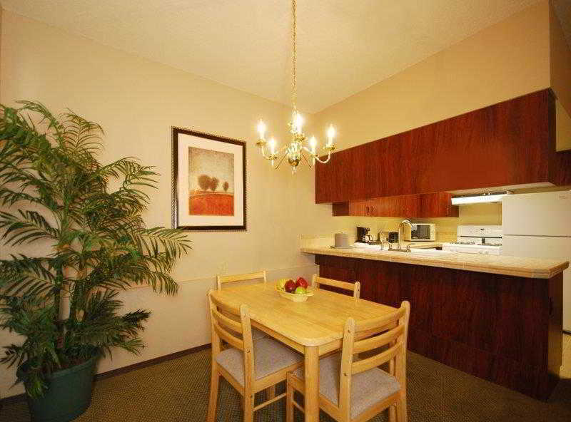 Best Western Plus Rama Inn Redmond Esterno foto