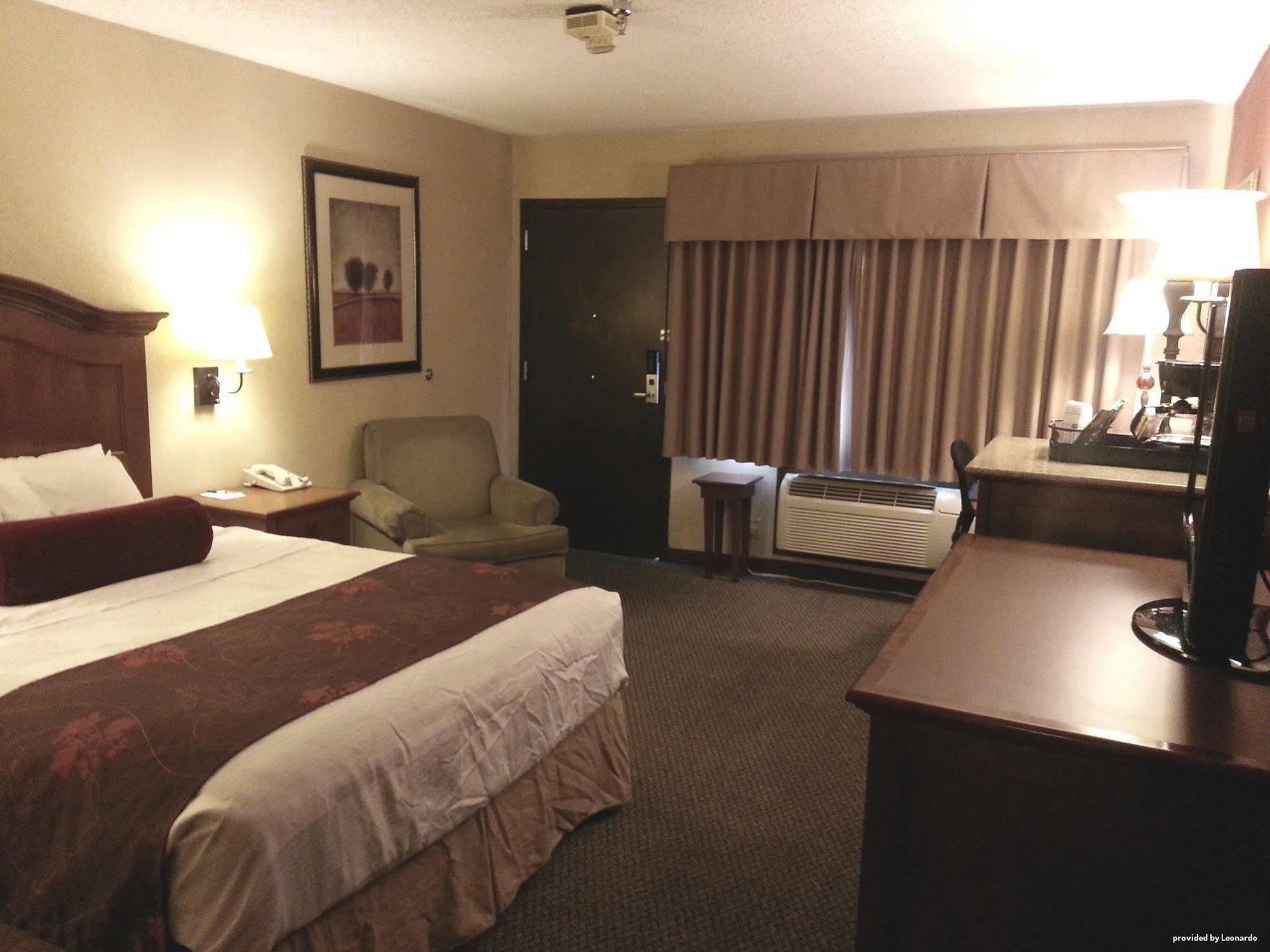 Best Western Plus Rama Inn Redmond Esterno foto